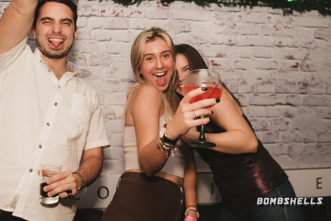 ¿Por Qué BOMBSHELLS Está Revolucionando la Escena de la Música Electrónica en España?