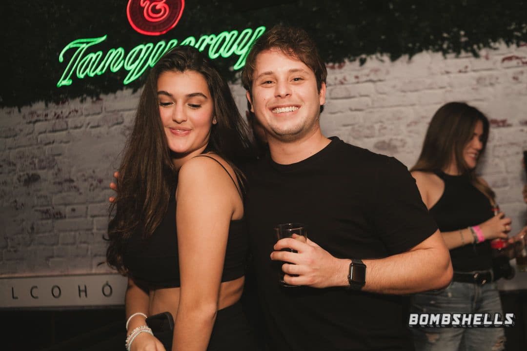 Las 5 Claves de una Fiesta Electrónica Perfecta (Y Cómo BOMBSHELLS Las Domina)